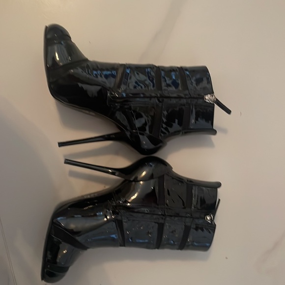 Giuseppe Zanotti patent leather ankle boots 🔥 - Picture 3 of 7
